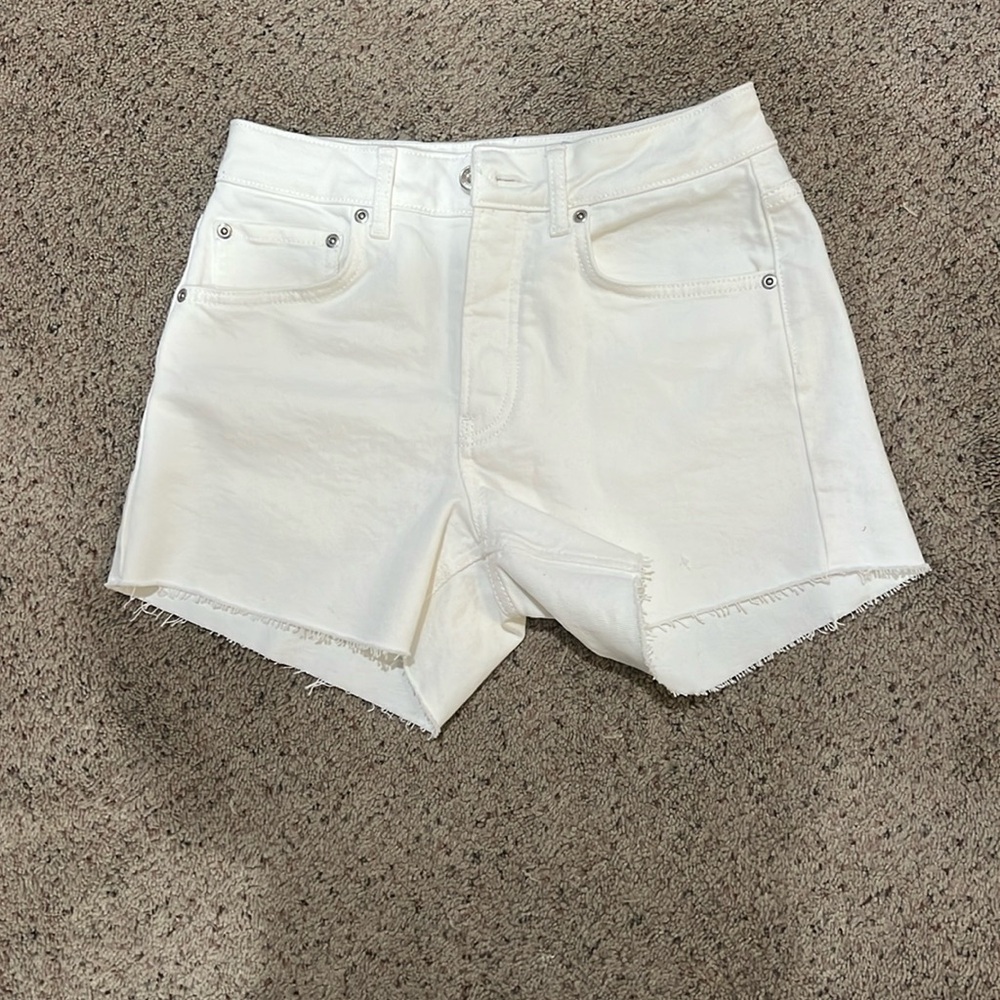 NWT Antonio Melani white denim shorts. Size 2